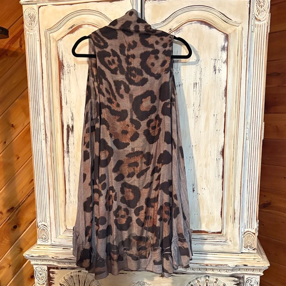 Leopard Print Sleeveless Cardigan - Picture 2 of 2